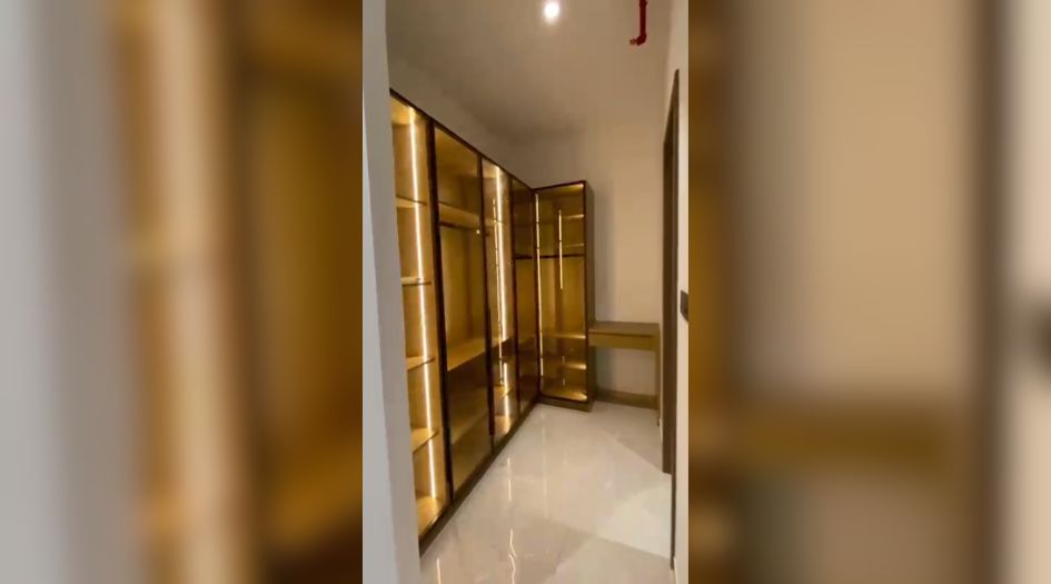 Global-Riverfront-Gallery-Walk-in-Closet