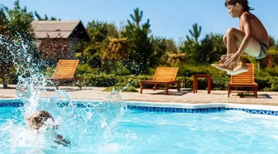 Hiranandani-Maitri-Park-Amenities-Swimming-Pool